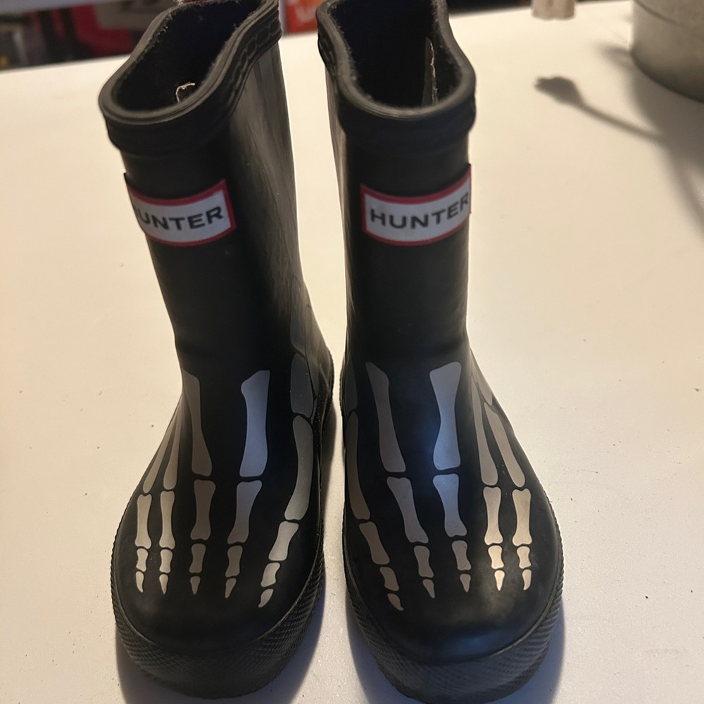 Bundle - Hunter Skelly boots and color changing cup :)